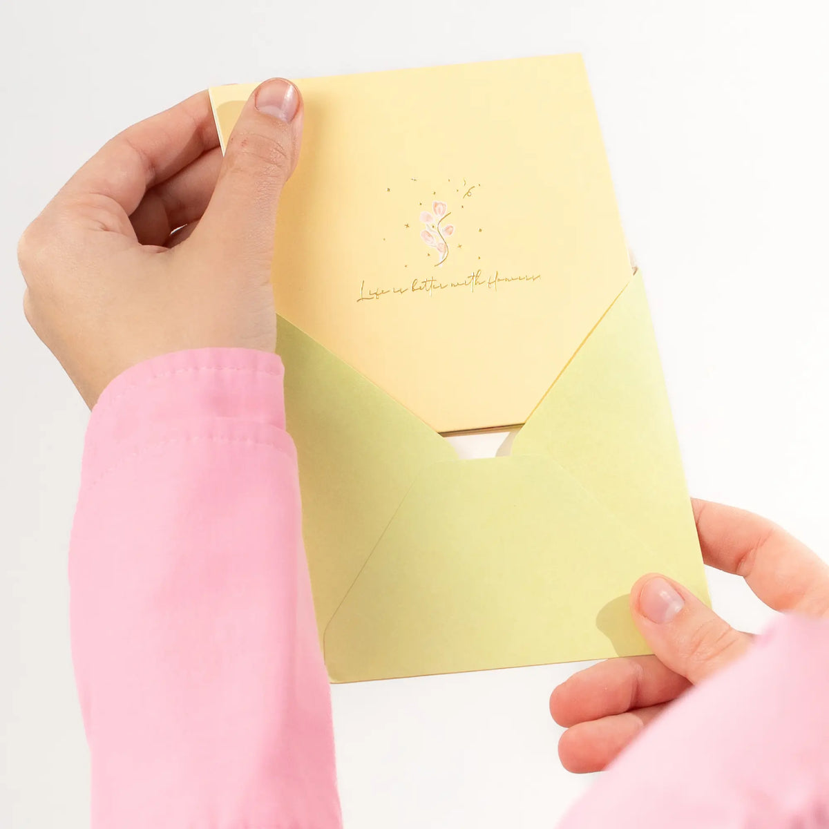 Tarjeta 3D para el Día de la Madre con tulipanes amarillos