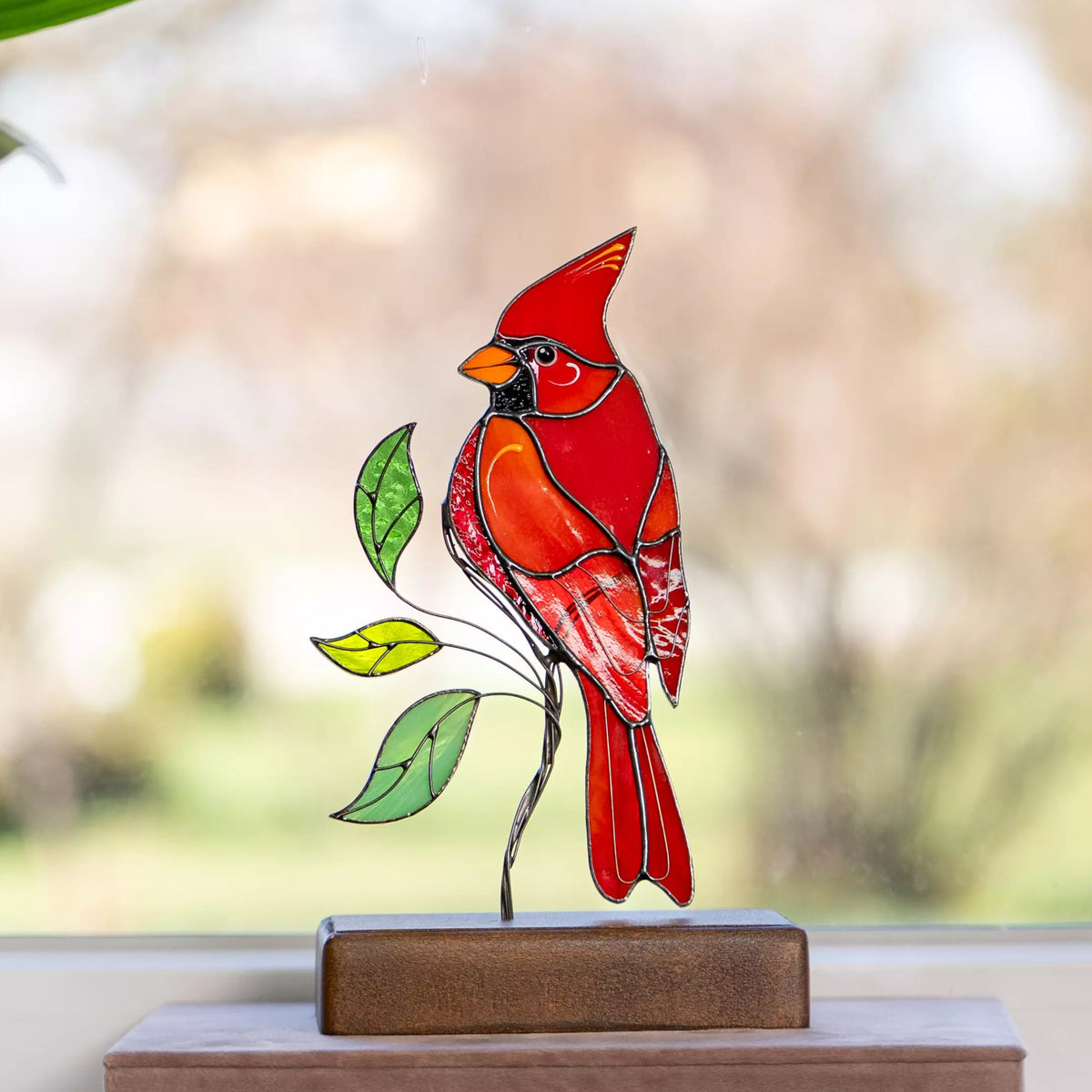 Cardenal sobre base de madera - Atrapasoles de vidrio vitral