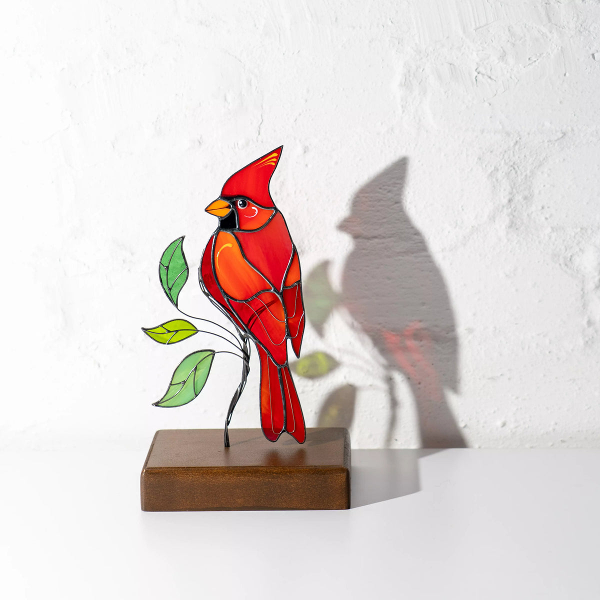 Cardenal sobre base de madera - Atrapasoles de vidrio vitral