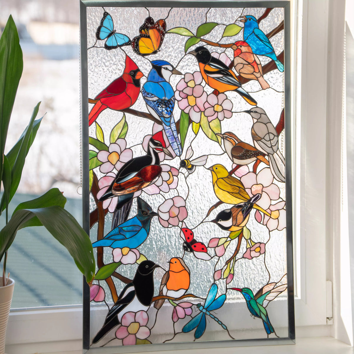 Aves coloridas en ramas - Panel de vitral personalizado