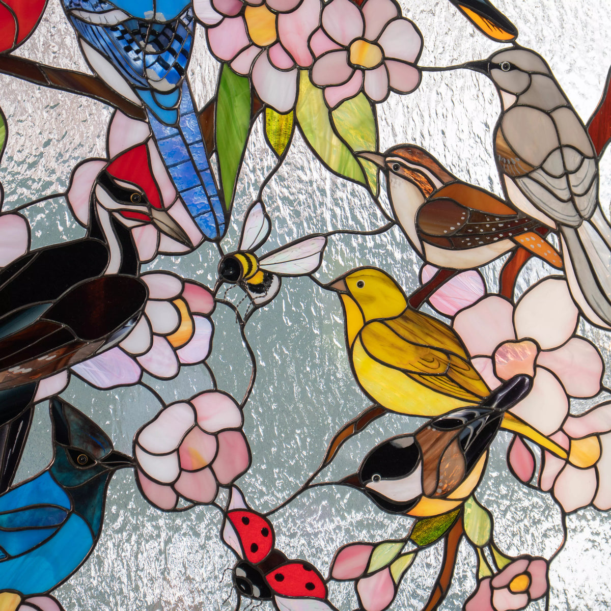 Aves coloridas en ramas - Panel de vitral personalizado