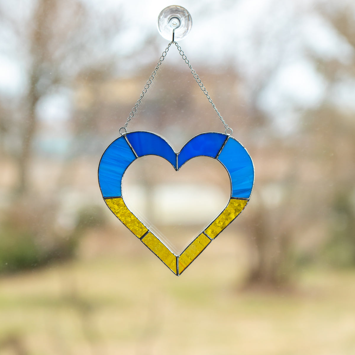 Corazón ucraniano - Atrapasol de vidrio vitral