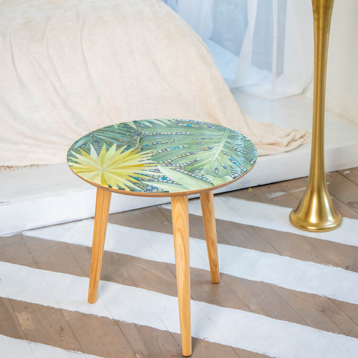 Monstera leaves pattern on stained glass mosaic round table